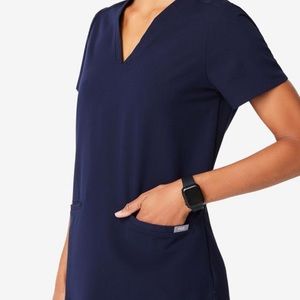 FIGS Casma 3 Pocket Scrub Top - XS